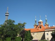 Petřínská rozhledna a kostel sv.Vavřince, autor: Tomáš*